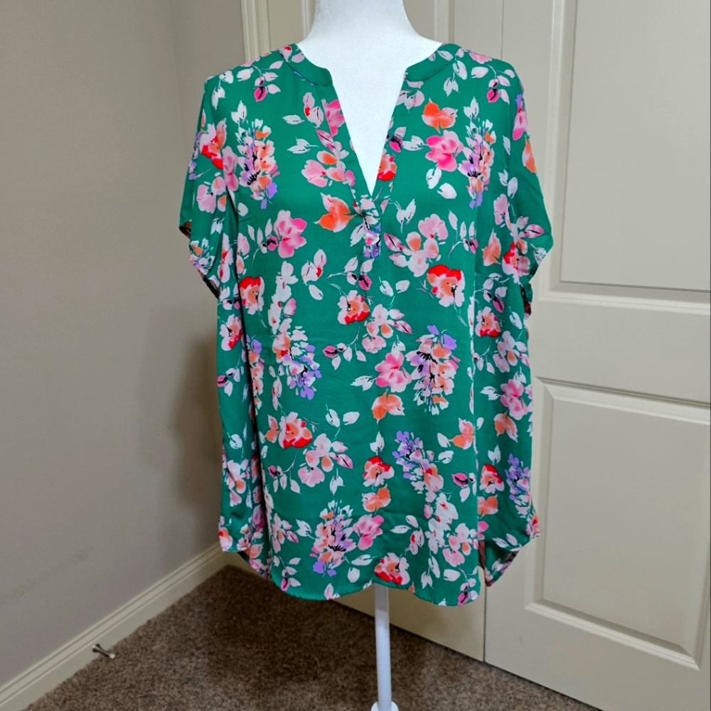 Torrid Georgette Hi-Low Short Sleeve Blouse Size 2 (XXL) in Floral Green